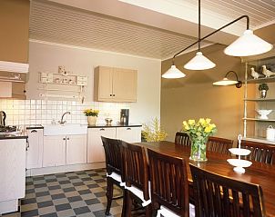 Ruime eetkamer in Inkelshoeve a gen Bongerd, vakantiehuis in Epen, Zuid Limburg voor gezellige diners.