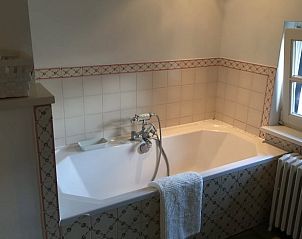 Gerumige Badewanne im Badezimmer des Ferienhauses in Epen, Sdlimburg.
