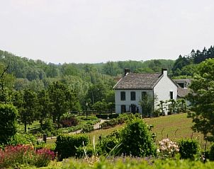 Cottage in Epen, Ferienhaus in Sdlimburg, umgeben von grner Natur und Hgeln.