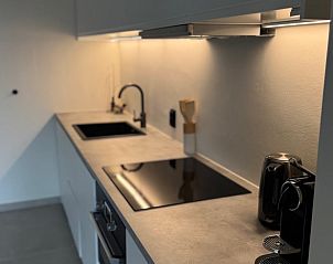 Beleuchtete Kche im Ferienhaus in Epen, ausgestattet mit allen Annehmlichkeiten.