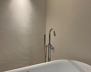 Freistehende Badewanne im luxurisen Badezimmer des Ferienhauses in Epen, Sdlimburg.