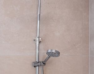 Duschkopf Detail im Ferienhaus in Epen, Sdlimburg, modern und luxuris verarbeitet.