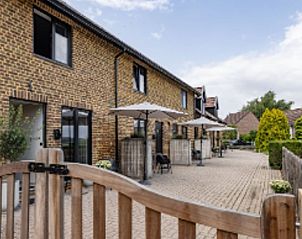 Ferienhausreihe in Epen, Sdlimburg, mit charmanten Backsteinen und sonnigen Terrassen.