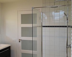 Modernes Badezimmer mit Dusche im Ferienhaus in Epen, Sdlimburg.