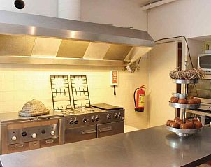 Auenbereich mit Sitzgelegenheiten inmitten der Natur im Ferienhaus L022-12, Epen, Sdlimburg.