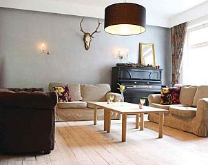 Moderne badkamer in vakantiehuis L022, Epen, Zuid Limburg, met strakke lijnen en luxe voorzieningen.