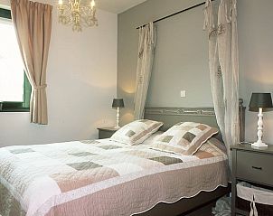 Gemtliches Schlafzimmer im Ferienhaus in Epen, Sdlimburg, mit elegantem Bettzeug und ruhiger Atmosphre.