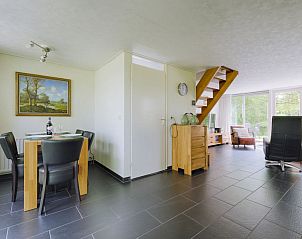 Ruime eetkamer in Vakantiehuis De Smokkelaar bg 127, Simpelveld, Zuid Limburg.