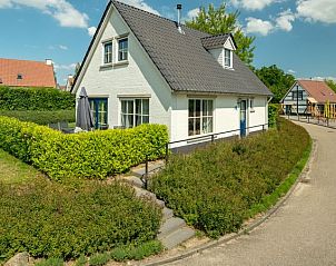 Guest house 394505 • Bungalow Zuid Limburg • Kasteeldomein De Cauberg | 4-persoons villa | 4L 