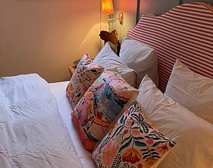 Comfortabele slaapkamer in Huisje in Mook, een uitnodigend vakantiehuis in Zuid Limburg, ideaal voor een ontspannen verblijf.