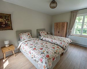 Tweede slaapkamer in vakantiehuis Wittem, Zuid Limburg, met twee comfortabele bedden.
