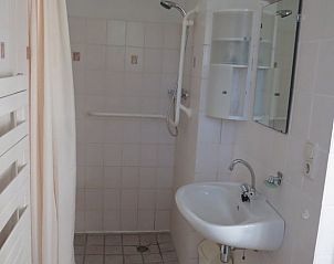 Badkamer met douche in Vakantiehuisje in Wittem, Zuid Limburg.