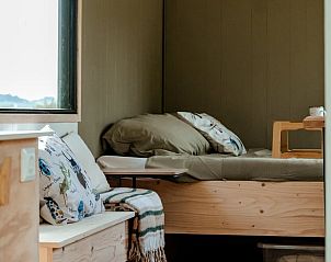 Comfortabele slaapkamer in Huisje in Wahlwiller, vakantiehuis in Zuid Limburg, met natuurlijk licht.