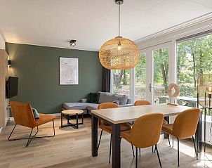 Eetruimte in vrijstaande woning in Vlierden, vakantiehuis De Peel, Noord Brabant met stijlvolle inrichting.