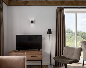 Sfeervolle slaapkamer in Villa 6A, een vakantiehuis in Someren, De Peel, Noord Brabant, met moderne inrichting en comfortabele bedden.