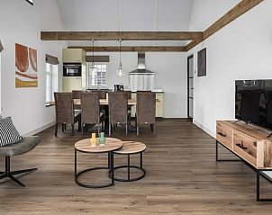 Stijlvolle binnenruimte van Villa 8B in Someren, De Peel, Noord Brabant, met moderne keuken en gezellige eetkamer.