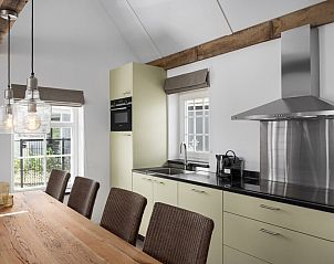 Geniet van het terras bij Villa 8B in Someren, De Peel, Noord Brabant, ideaal vakantiehuis met uitzicht op de groene natuur.