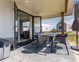 Badkamer met moderne voorzieningen in 10-persoonsbungalow 10EL, Someren.