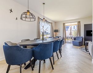 Buitengebied met hottub in 10-persoonsbungalow 10EL, Someren, voor relaxmomenten.