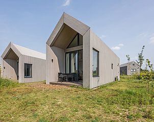 Gezellige zithoek in de 4-persoonslodge 4B5, Someren, De Peel, met veel natuurlijk licht.