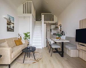 Plattegrond van begane grond in 4-persoonslodge 4B5, Someren, De Peel, met indeling van kamers.