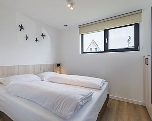 Zolderkamer met twee bedden in 4-persoonslodge 4B3 in Someren, ideaal voor gezinnen in De Peel, Noord Brabant.