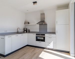 Ruime eetruimte in 6-persoonsbungalow 6C, Someren, De Peel met moderne inrichting.