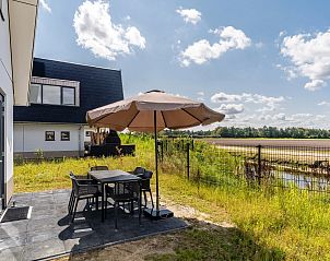 Stijlvolle wastafel in 6-persoonsbungalow 6C, Someren, De Peel met moderne voorzieningen.