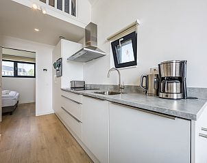 Volledig uitgeruste keuken van 4-persoonslodge 4B1 in Someren, met moderne voorzieningen.