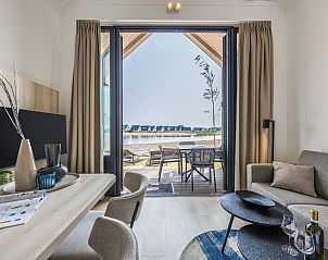 Plattegrond van 4-persoonslodge 4B1 in Someren, De Peel, met indeling van kamers en terras.