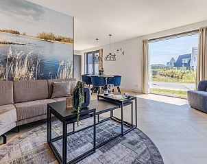 Eetkamer en keuken van 6-persoonsbungalow 6EL2 in Someren, De Peel, met stijlvolle inrichting.