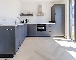 Terras van 6-persoonsbungalow 6EL2 in Someren, De Peel, met comfortabele zitmogelijkheden.