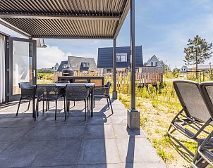 Slaapkamer met twee bedden in 6-persoonsbungalow 6EL2, Someren, De Peel, ideaal voor kinderen.