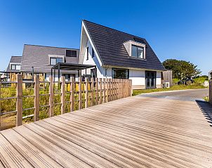 Plattegrond eerste verdieping van 6-persoonsbungalow 6EL2, Someren, De Peel, met slaapkamers en badkamer.