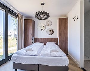 Badezimmer zum Schlafzimmer im 6-Bett-Bungalow 6ELZ, Someren, Nordbrabant.