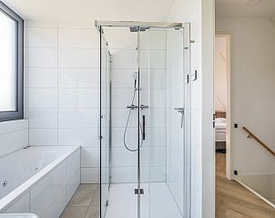 Schlafzimmer mit Einzelbett im 6-Bett-Bungalow 6ELZ, Someren, De Peel.