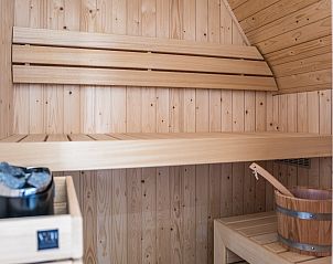 Einfaches Schlafzimmer im 6-Bett-Bungalow 6ELZ, Someren, Nordbrabant.