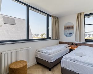 Tweepersoons slaapkamer met uitzicht, 8-persoonsbungalow 8ELZ, Someren, De Peel.