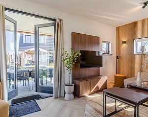 Achtertuin met zwembad bij 8-persoonsbungalow 8ELZ, Someren, De Peel, Noord Brabant.