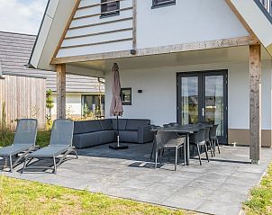 Keukenhoek met koffiezetapparaat in 8-persoonsbungalow | 8L, Someren, De Peel.