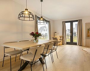Luxurises Schlafzimmer mit Aussicht im 8-Bett-Bungalow 8C, Someren, De Peel, Nordbrabant.