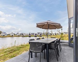 Zwei Einzelbetten im 8-Bett-Bungalow 8C, Someren, De Peel, mit gemtlicher Einrichtung.