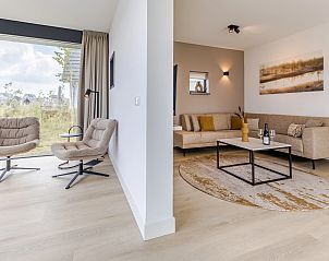 Gerumiges Schlafzimmer mit Doppelbett im 8-Bett-Bungalow 8C, Someren, De Peel, Nordbrabant.