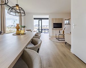 Schlafzimmer mit zwei Einzelbetten im 8-Bett-Bungalow 8C, Someren, De Peel, Nordbrabant.