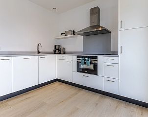 Glasduschkabine im 8-Bett-Bungalow 8C, Someren, De Peel, mit moderner Ausstattung.