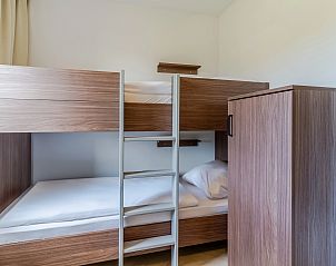 Overdekt terras met uitzicht bij 12-persoonsbungalow 12EL1, Someren, De Peel, Noord Brabant.