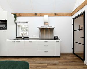 Smaakvol ingerichte badkamer in vakantiehuis Someren, De Peel.