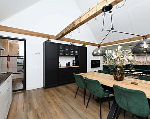 Moderne badkamer met douche in vrijstaande woning Someren, Noord Brabant.