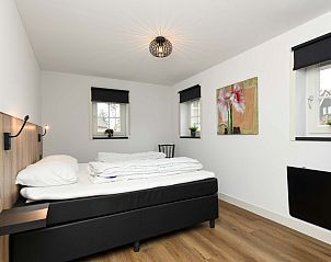 Lichte en ruime slaapkamer in vakantiehuis Someren, De Peel.