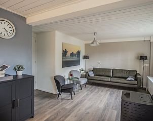 Stijlvolle woonkamer van Vakantiehuisje in Aarle-Rixtel, De Peel, met moderne inrichting.